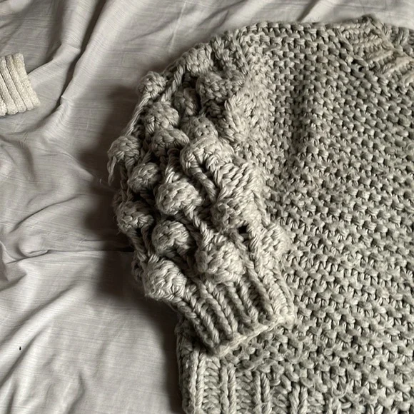 Vici bubble sleeve cardigan and it’s hand knit - Picture 2 of 5